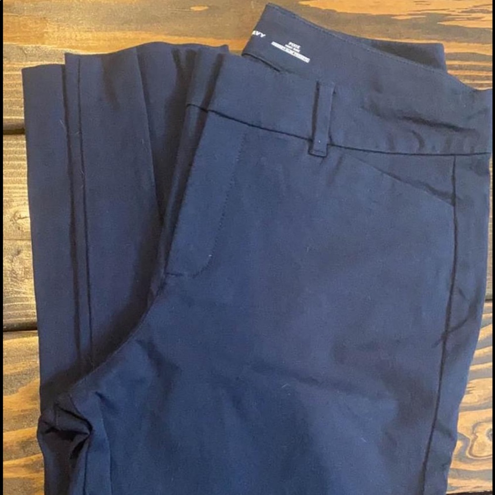 Navy blue size 6 Old Navy high rise pixie pants, NWOT